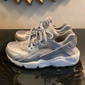 Women’s Nike Huarache size 6.5